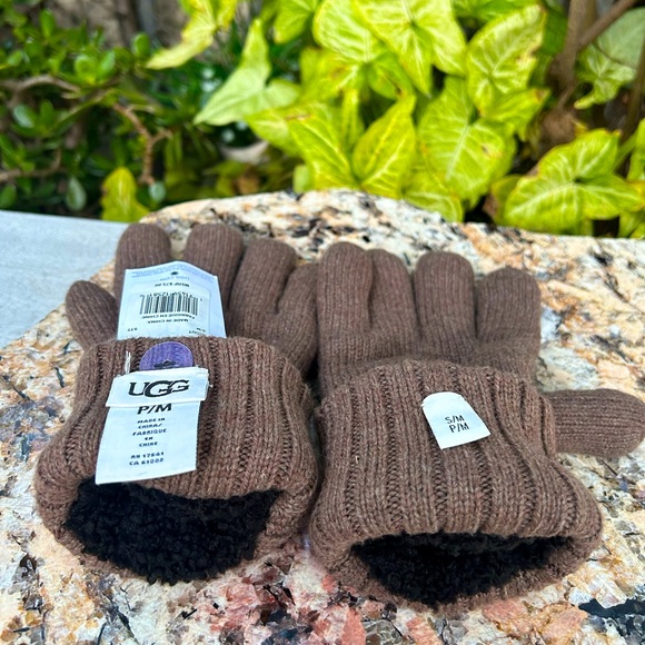 UGG PALM PATCH LEATHER & KNIT GLOVES IN STOUT  S/M  New - Picture 8 of 9